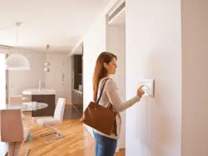 control-ac-from-phone-away-from-home-smart-thermostat-768×576